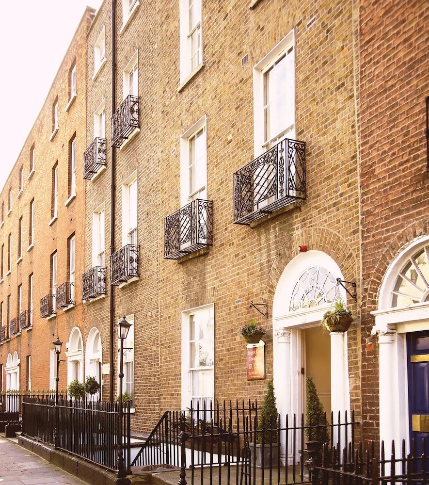 Baggot Court Townhouse Hotel Дъблин Екстериор снимка