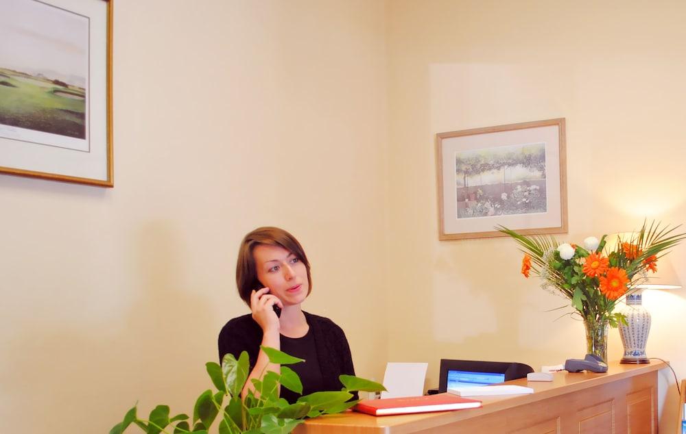 Baggot Court Townhouse Hotel Дъблин Екстериор снимка