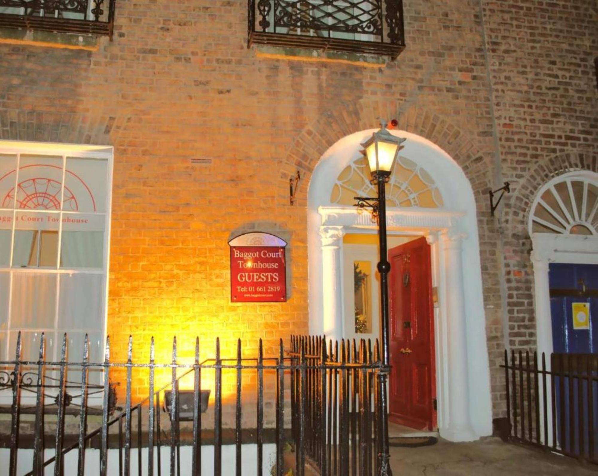 Baggot Court Townhouse Hotel Дъблин Екстериор снимка