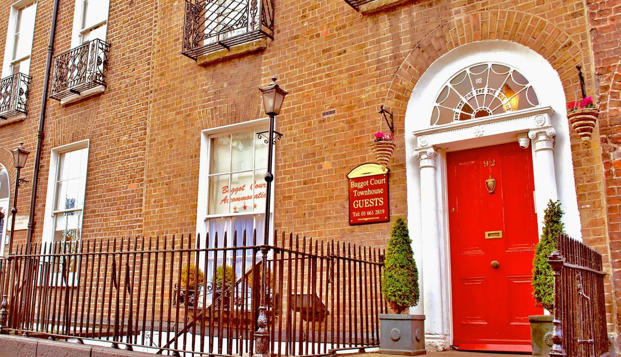 Baggot Court Townhouse Hotel Дъблин Екстериор снимка