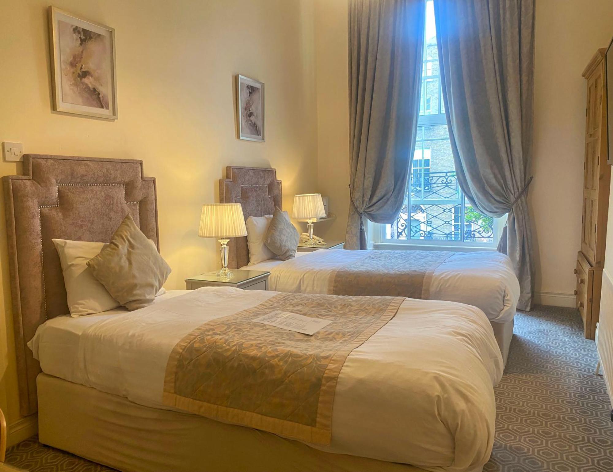 Baggot Court Townhouse Hotel Дъблин Екстериор снимка