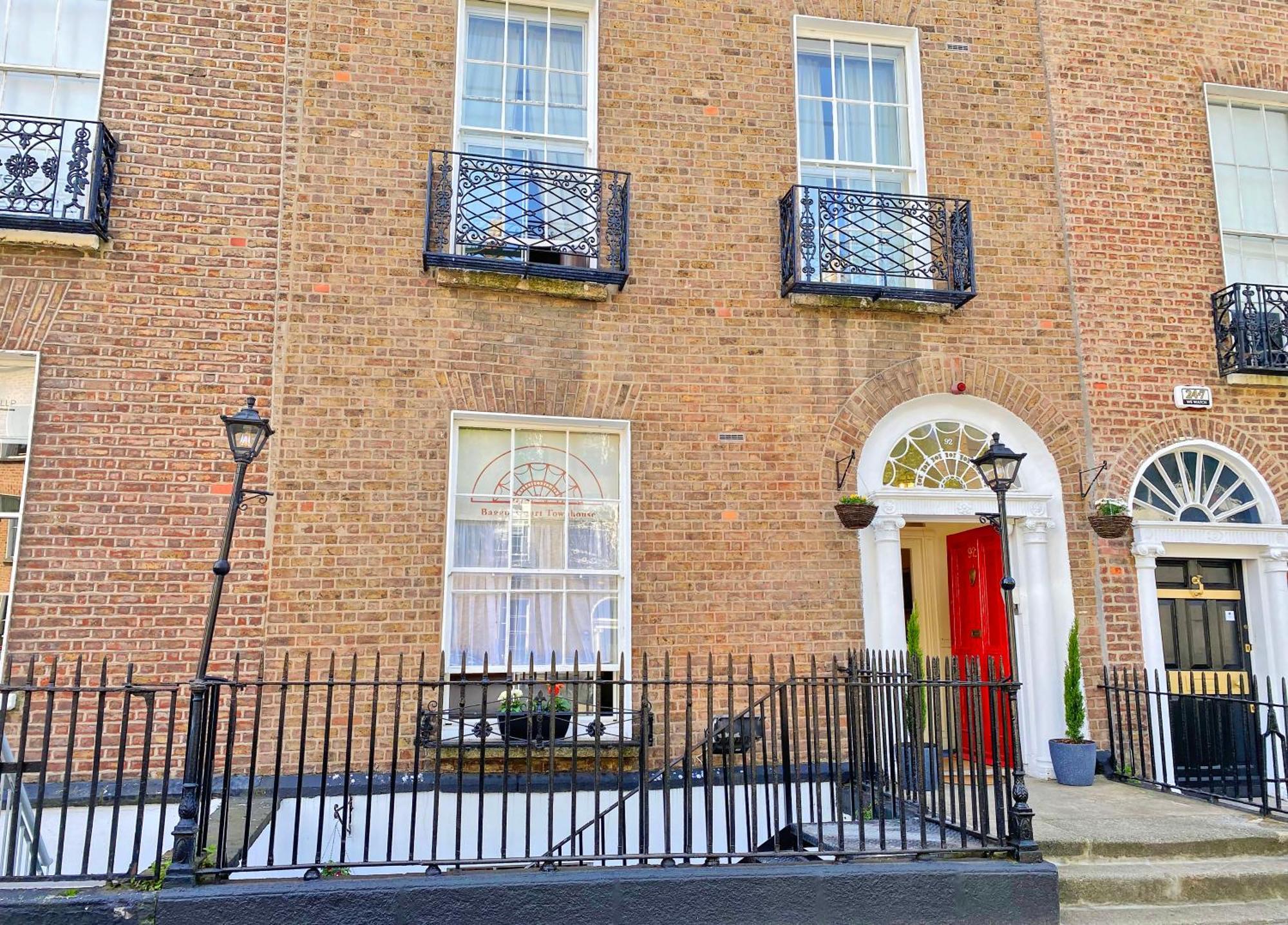 Baggot Court Townhouse Hotel Дъблин Екстериор снимка