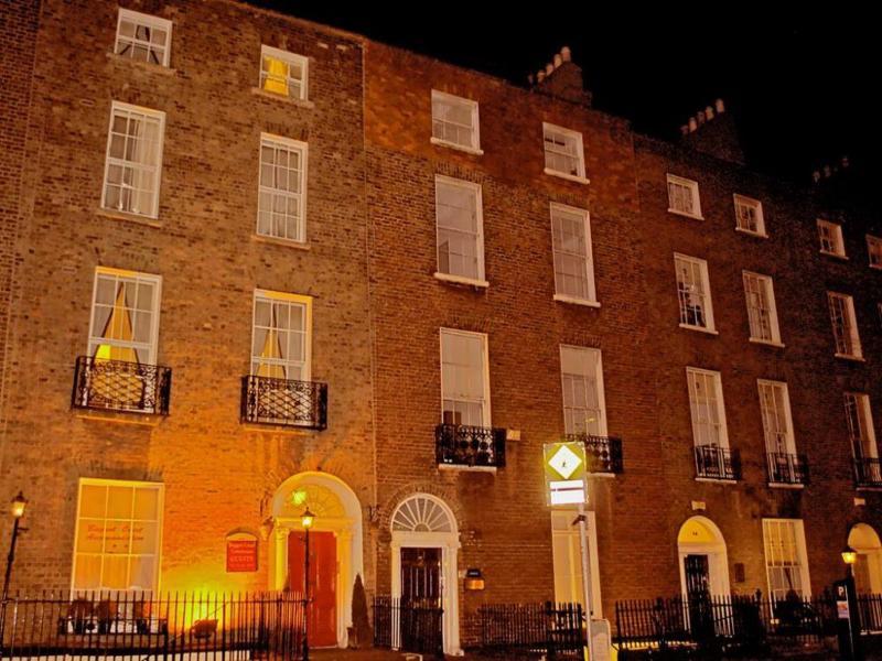 Baggot Court Townhouse Hotel Дъблин Екстериор снимка