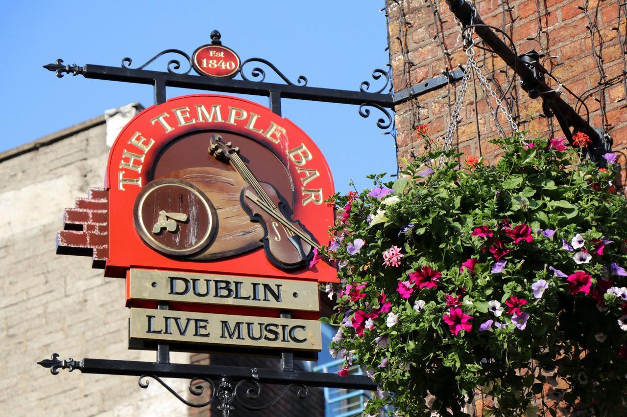 Baggot Court Townhouse Hotel Дъблин Екстериор снимка