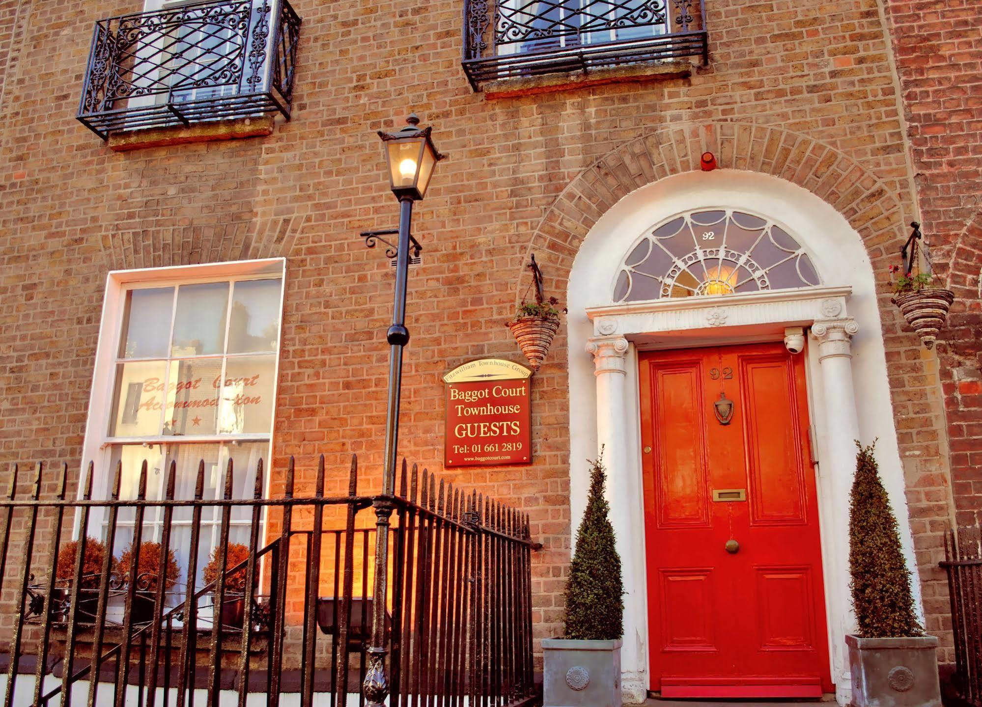 Baggot Court Townhouse Hotel Дъблин Екстериор снимка