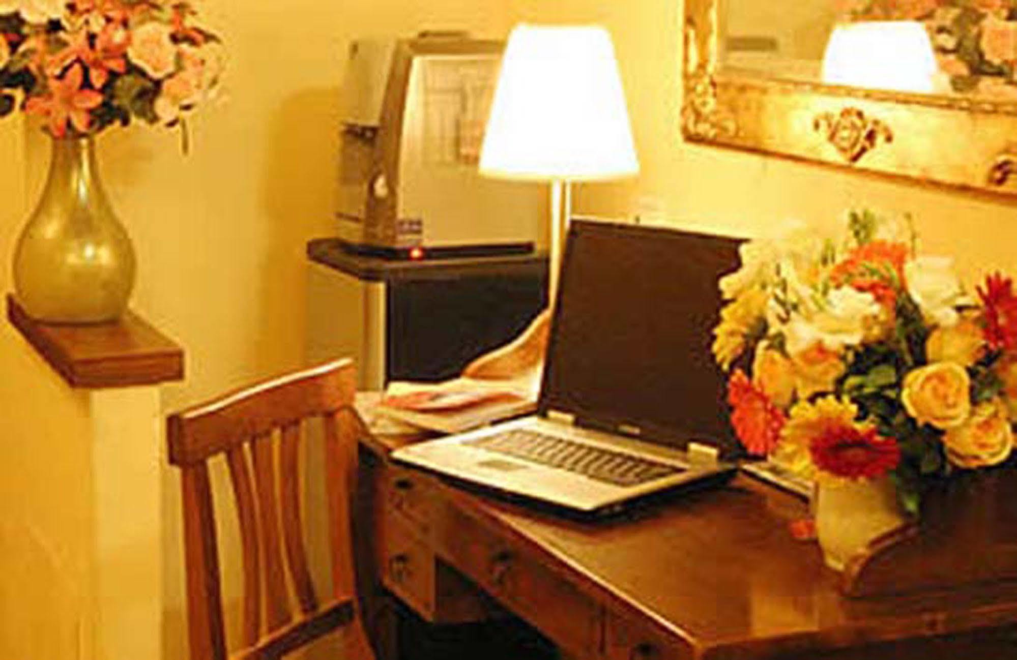 Baggot Court Townhouse Hotel Дъблин Екстериор снимка